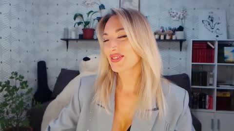 MillaXQueen online show from June 2026 02:44:02 PM