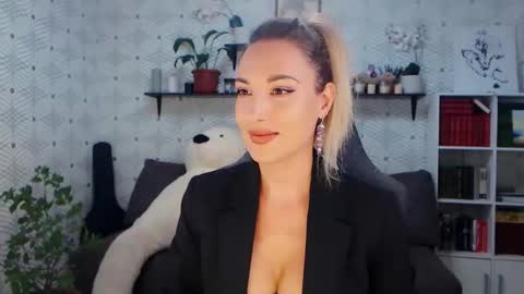MillaXQueen online show from June 2026 10:08:01 AM