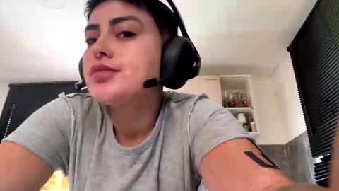 Im girl my name is Johana  online show from October 2025 01:45:02 PM