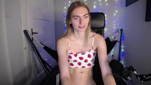 Snapshot of millie_lacroix chatting on December 2024 03:58:01 PM millie_lacroix online show from December 2024 03:58:01 PM