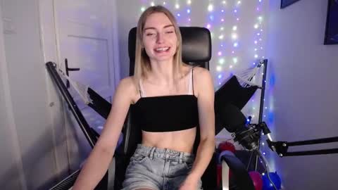 Snapshot of millie_lacroix chatting on January 2025 03:28:02 PM millie_lacroix online show from January 2025 03:28:02 PM