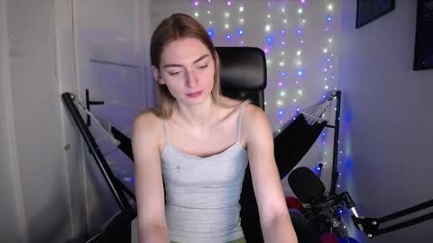 Snapshot of millie_lacroix chatting on January 2025 12:06:02 PM millie_lacroix online show from January 2025 12:06:02 PM