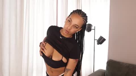 Snapshot of millie_volturi chatting on July 2026 01:37:01 PM millie_volturi online show from July 2026 01:37:01 PM