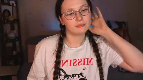 Snapshot of milliedoll chatting on June 2026 08:17:01 AM Millie online show from June 2026 08:17:01 AM