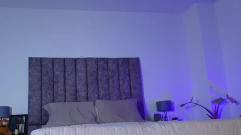 Mila  online show from September 2025 08:49:02 AM