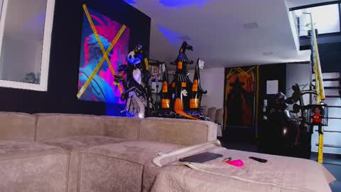 Mila  online show from October 2025 12:39:01 PM