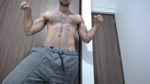 Snapshot of milostructor chatting on February 2026 02:21:02 AM miloslove online show from February 2026 02:21:02 AM