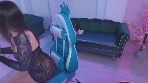 Milu ballmer  online show from January 2025 12:00:01 PM