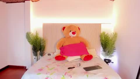 Snapshot of milu_blossom chatting on June 2026 12:52:02 PM miluu online show from June 2026 12:52:02 PM
