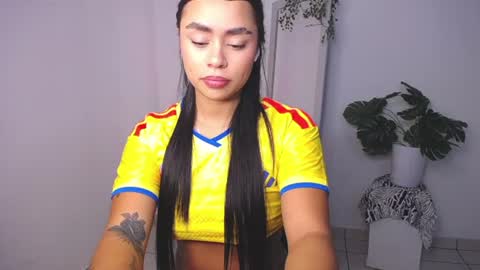 Snapshot of mily_ortiz chatting on July 2026 04:02:01 PM Mily Ortiz online show from July 2026 04:02:01 PM