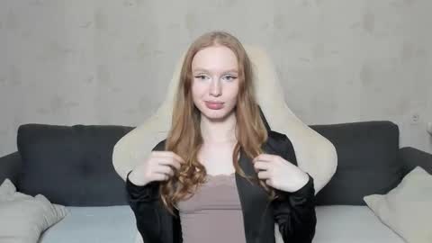 Milena and Jasper online show from December 2025 06:12:01 PM