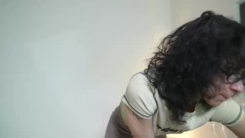 Snapshot of mimilicks chatting on October 2025 08:07:02 AM IRIS online show from October 2025 08:07:02 AM