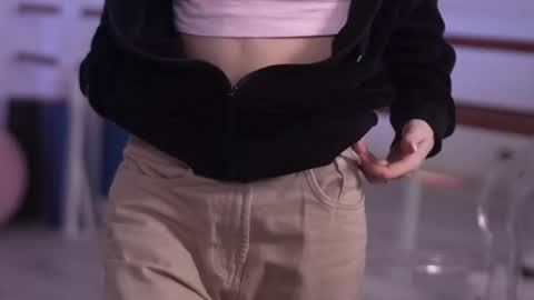 Snapshot of mimilicks chatting on November 2025 07:41:01 AM IRIS online show from November 2025 07:41:01 AM