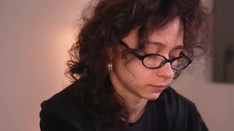 Snapshot of mimilicks chatting on November 2025 07:40:02 AM IRIS online show from November 2025 07:40:02 AM