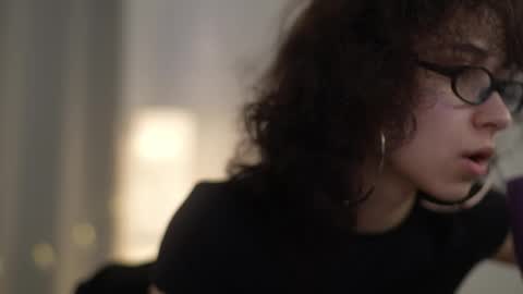 Snapshot of mimilicks chatting on November 2025 07:30:01 AM IRIS online show from November 2025 07:30:01 AM