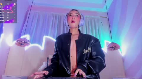 Minji online show from February 2025 06:15:02 PM
