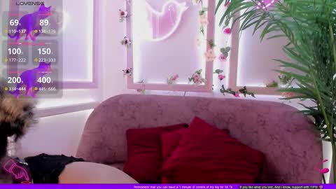 Minji online show from September 2025 06:13:02 PM