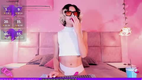 Minji online show from September 2025 06:35:01 PM