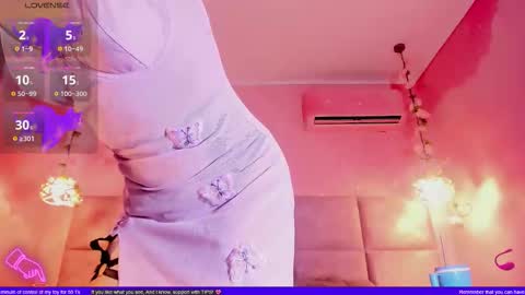 Minji online show from October 2025 07:01:01 PM