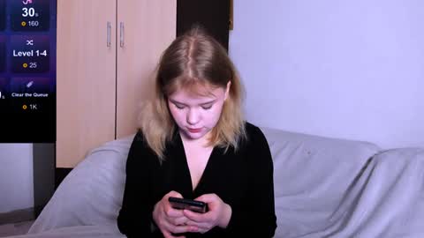 hi Im Mina  online show from December 2024 01:30:01 AM