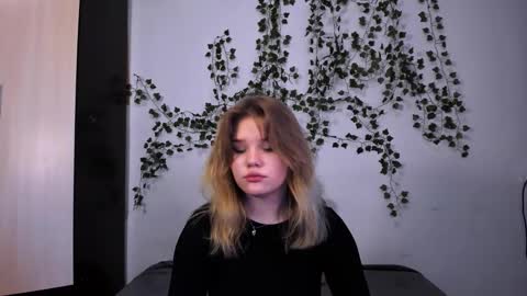 hi Im Mina  online show from February 2025 09:24:02 AM