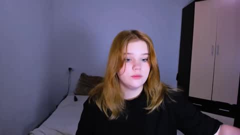 Snapshot of mina27372 chatting on December 2025 01:45:02 AM hi Im Mina online show from December 2025 01:45:02 AM