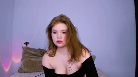 Snapshot of mina27372 chatting on January 2026 01:41:02 AM hi Im Mina online show from January 2026 01:41:02 AM