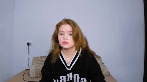 Snapshot of mina27372 chatting on January 2026 02:13:01 AM hi Im Mina online show from January 2026 02:13:01 AM