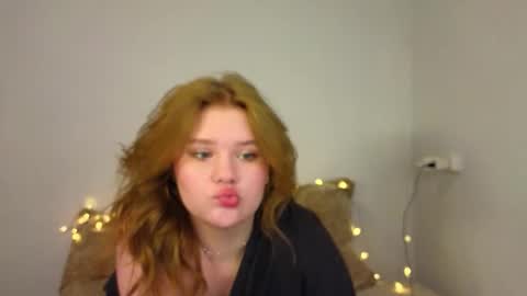 Snapshot of mina27372 chatting on February 2026 03:27:01 PM hi Im Mina online show from February 2026 03:27:01 PM