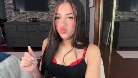 Snapshot of minahoneyy38 chatting on February 2026 01:27:02 PM Mina online show from February 2026 01:27:02 PM