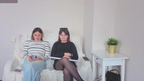 KarinaLeila online show from September 2025 06:24:01 AM