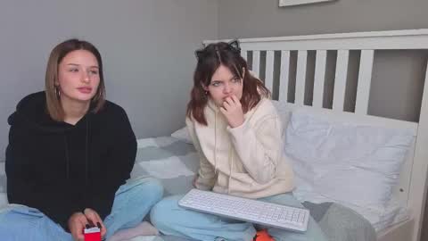 KarinaLeila online show from September 2025 06:04:02 AM