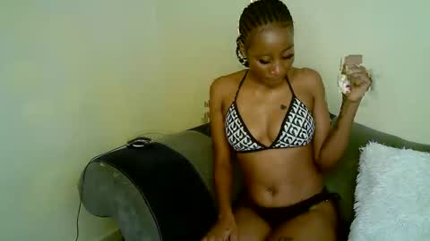 minieme001 online show from February 2026 11:11:02 AM