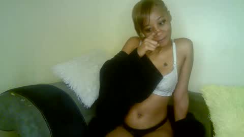 minieme001 online show from March 2026 12:25:02 AM