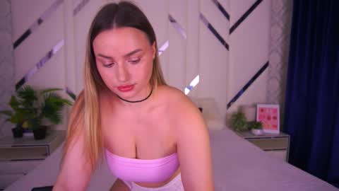 minifox_ online show from November 2025 08:36:02 AM