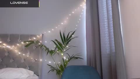   Mini Mila Kunis ft Ashton Katchero. Follow me to stay in touch  online show from November 2025 07:16:02 PM