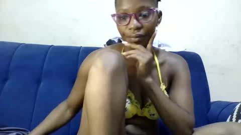 Snapshot of minlavine chatting on February 2026 10:00:02 AM minlavine online show from February 2026 10:00:02 AM