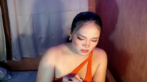 Snapshot of mira_luna222 chatting on October 2025 01:53:02 AM Mira Bella online show from October 2025 01:53:02 AM