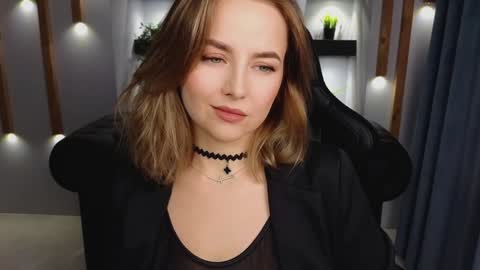 Snapshot of mira_mermayd chatting on January 2025 11:21:02 AM Mira online show from January 2025 11:21:02 AM