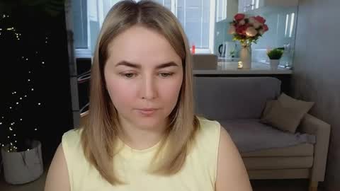 Snapshot of mira_mermayd chatting on April 2026 02:02:01 AM Mira online show from April 2026 02:02:01 AM