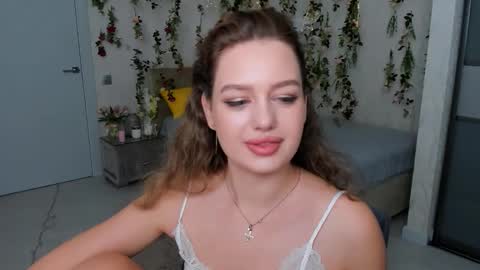 Emma online show from October 2025 07:43:01 PM