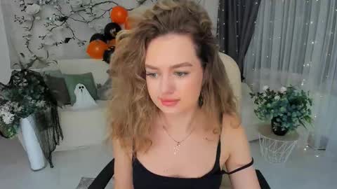 Emma online show from October 2025 07:27:02 PM