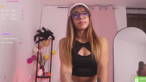 MIRANDA HERNANDEZ online show from October 2025 04:58:01 AM