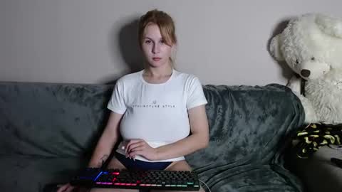Snapshot of miravelour chatting on July 2026 01:58:33 AM Angela online show from July 2026 01:58:33 AM