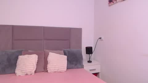 Snapshot of miryamines chatting on January 2025 12:54:01 AM MiryamInes online show from January 2025 12:54:01 AM