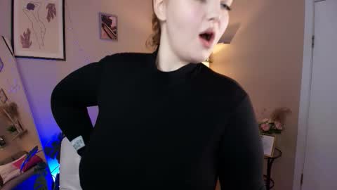 Snapshot of misha_the_createrr chatting on November 2025 09:10:01 AM Ivy online show from November 2025 09:10:01 AM