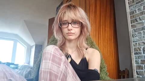 Molly online show from April 2026 01:00:02 PM