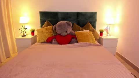 mishapallmer online show from October 2025 08:15:02 AM