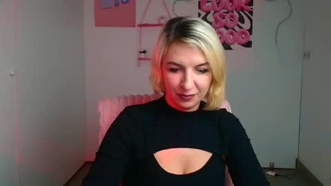 Mishelle online show from December 2025 12:12:02 PM