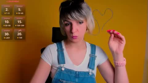 Snapshot of mishelle_blondie chatting on April 2026 06:13:02 PM Mishelle online show from April 2026 06:13:02 PM